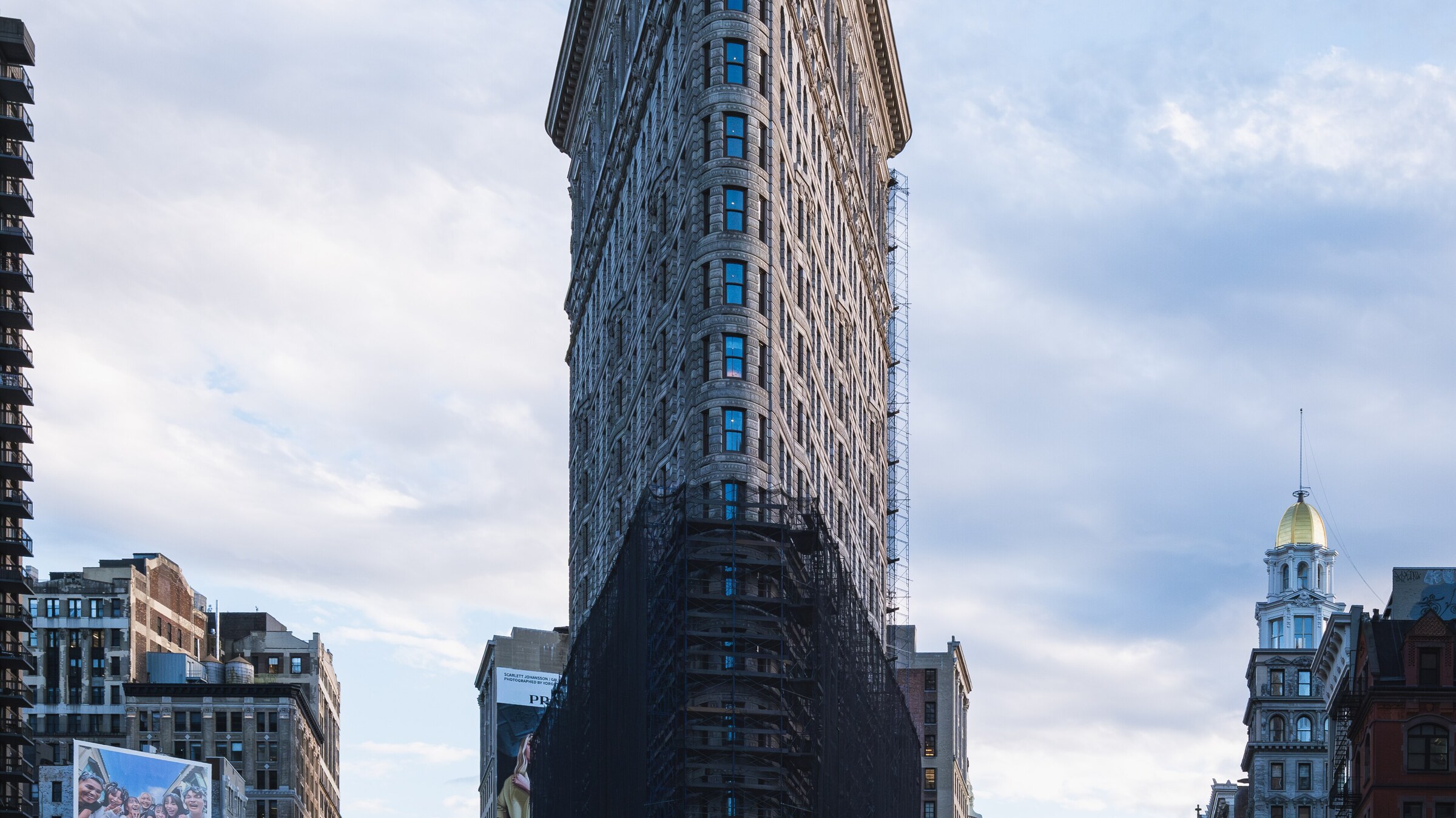 Looking toward the Flatiron Building along Fifth Avenue in Manhattan